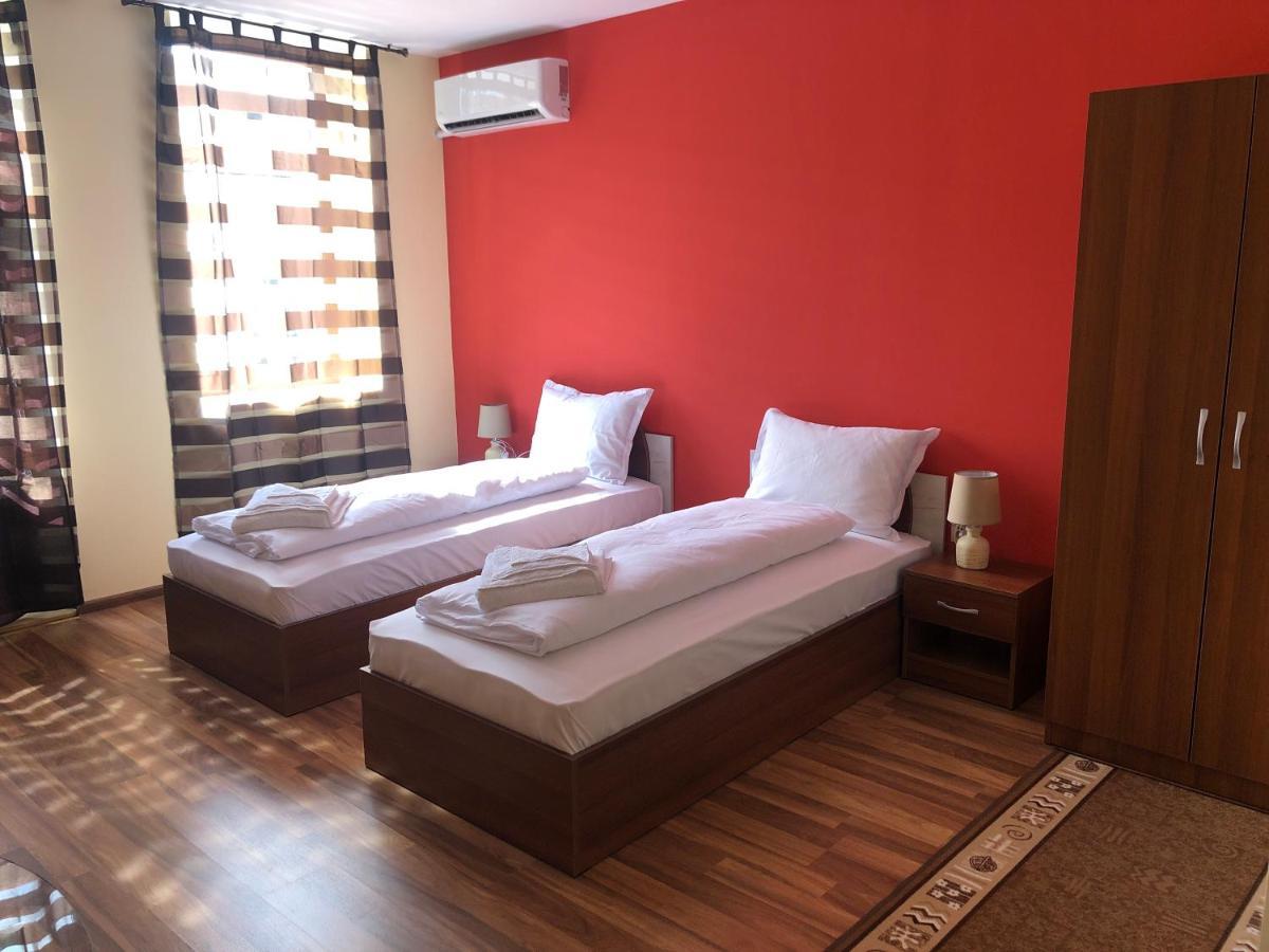 Amigos Hotel Pavlikeni Bagian luar foto